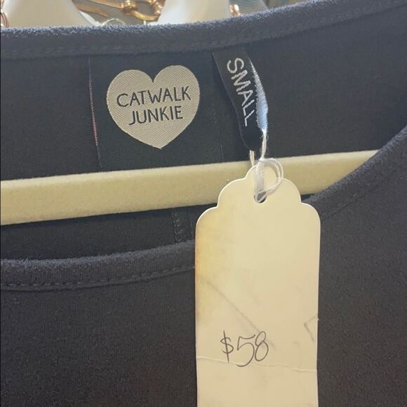 Catwalk Junkie fringe suede like top - Picture 3 of 6